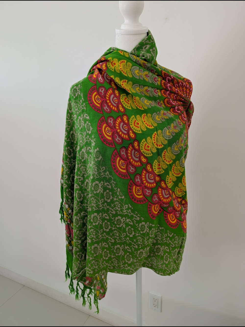 Boho Wrap Green Mandala Sarong Geometric Pattern Fringe Edges Shawl Oversize